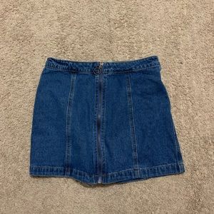 Jean skirt with a zipper